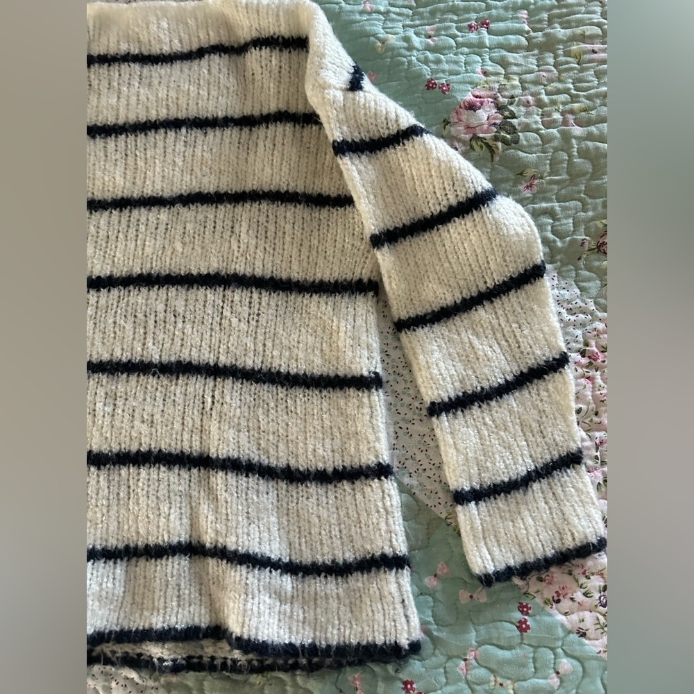 Women’s Forever 21 Soft Oversized Black White Striped Top Sweater Medium M